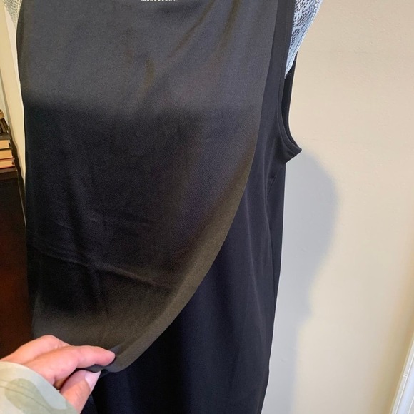 NWT Banana Republic Top Woman's Medium Black Sleeveless Tank Scoop Neck Stretch - Picture 4 of 5